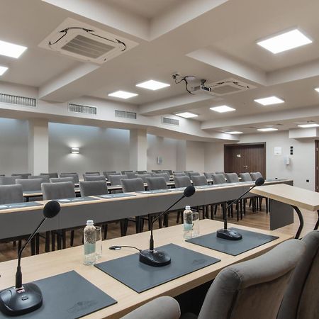 Casa Di Fiore Spa And Medical Hotel, Mineral Pools & Private Beach Kranevo Luaran gambar The conference room of the Polish Senate