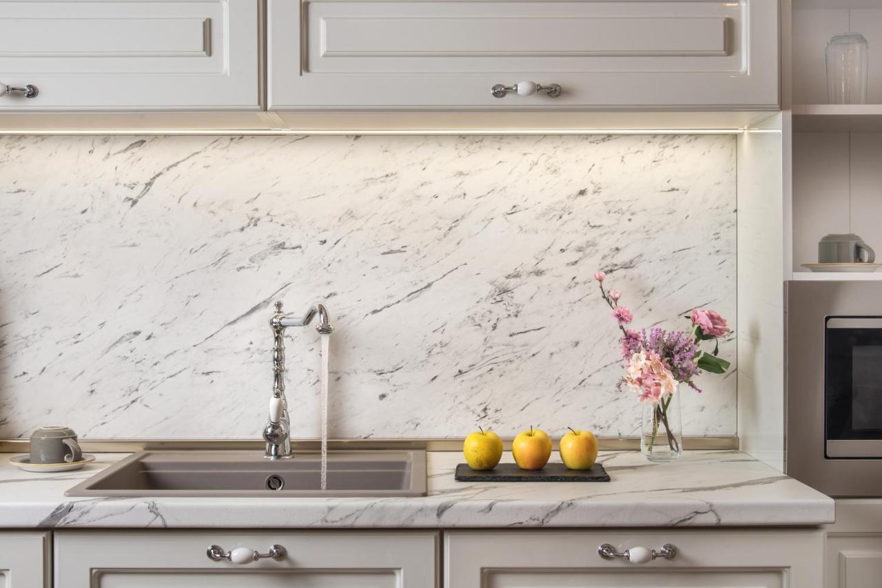 Casa Di Fiore Spa And Medical Hotel, Mineral Pools & Private Beach Kranevo Luaran gambar A kitchen with a marble countertop