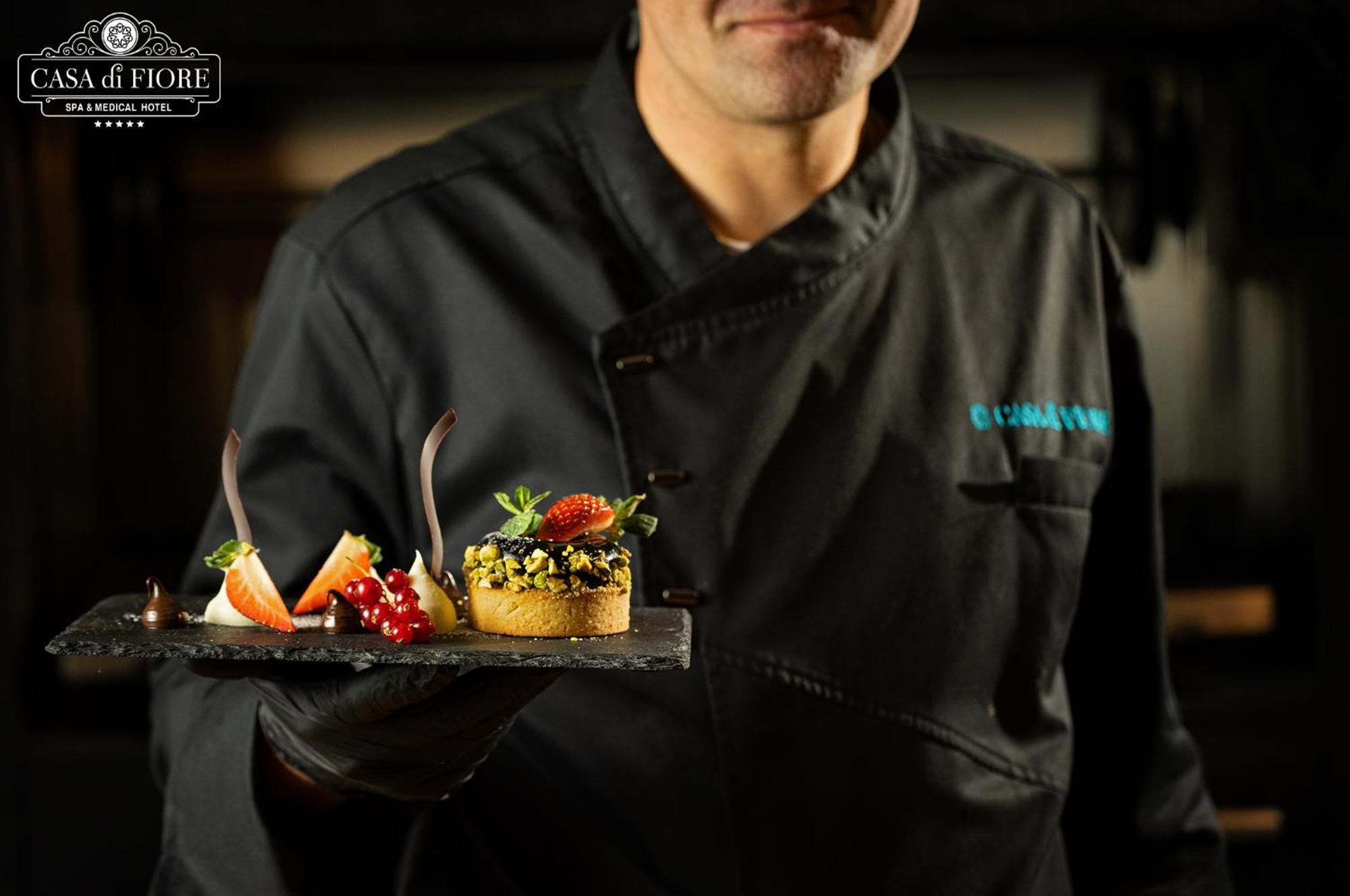 Casa Di Fiore Spa And Medical Hotel, Mineral Pools & Private Beach Kranevo Luaran gambar Chef with a dessert