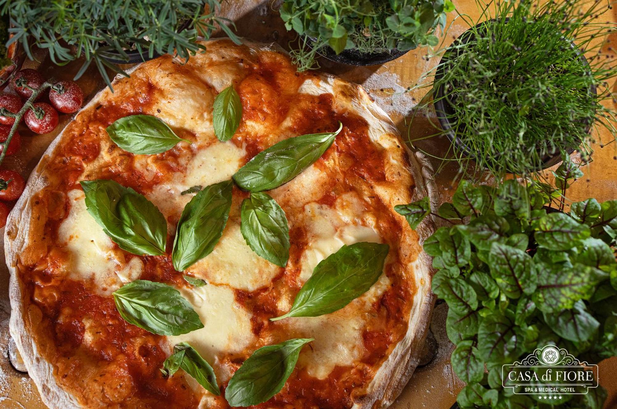 Casa Di Fiore Spa And Medical Hotel, Mineral Pools & Private Beach Kranevo Luaran gambar Pizza with fresh basil