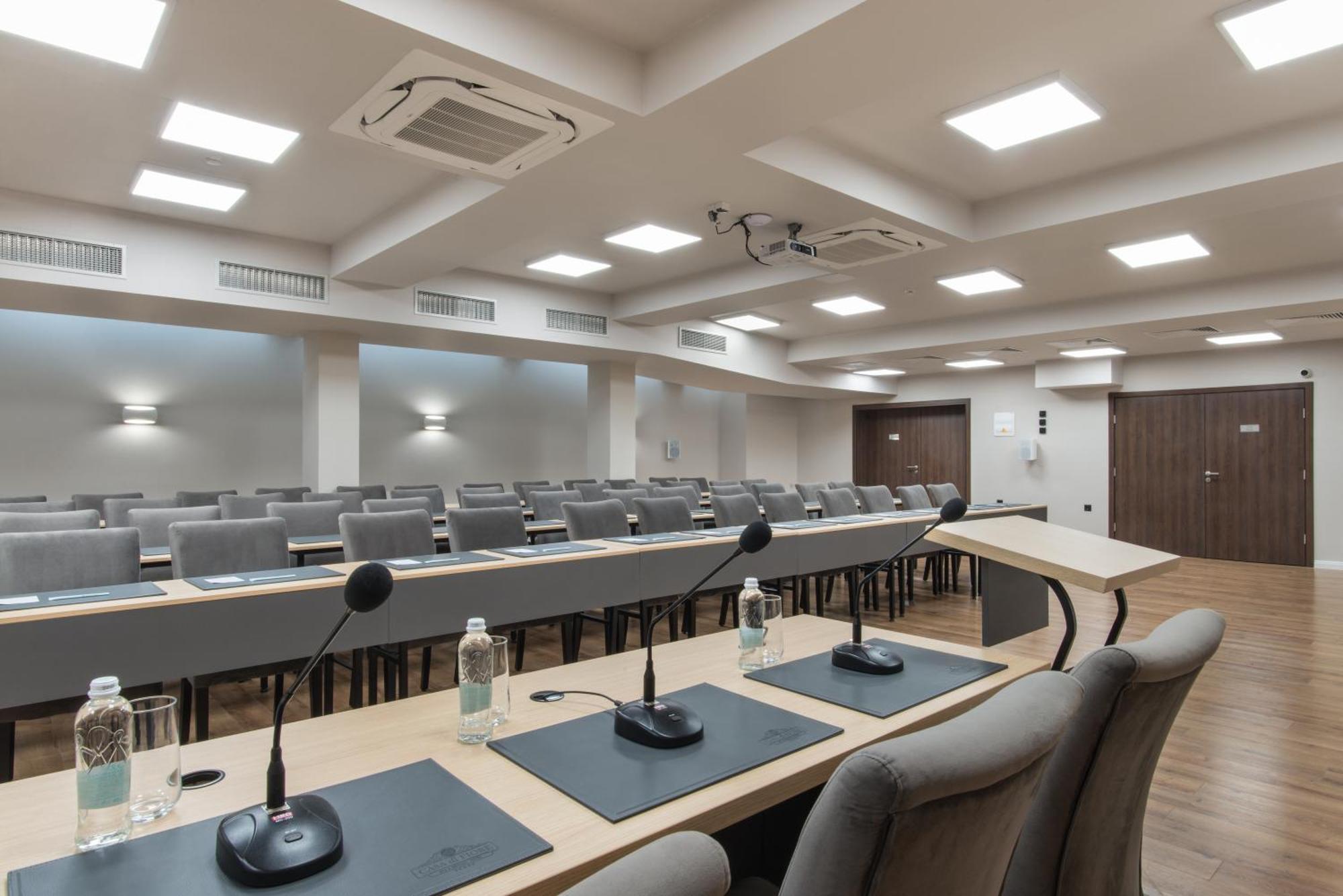 Casa Di Fiore Spa And Medical Hotel, Mineral Pools & Private Beach Kranevo Luaran gambar The conference room of the Polish Senate
