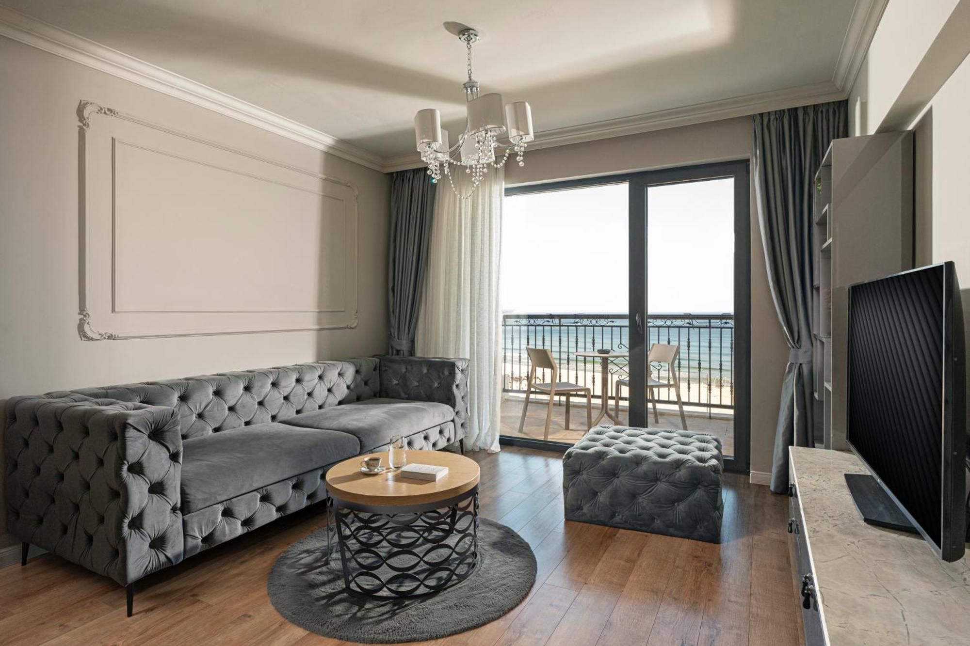 Casa Di Fiore Spa And Medical Hotel, Mineral Pools & Private Beach Kranevo Luaran gambar A living room