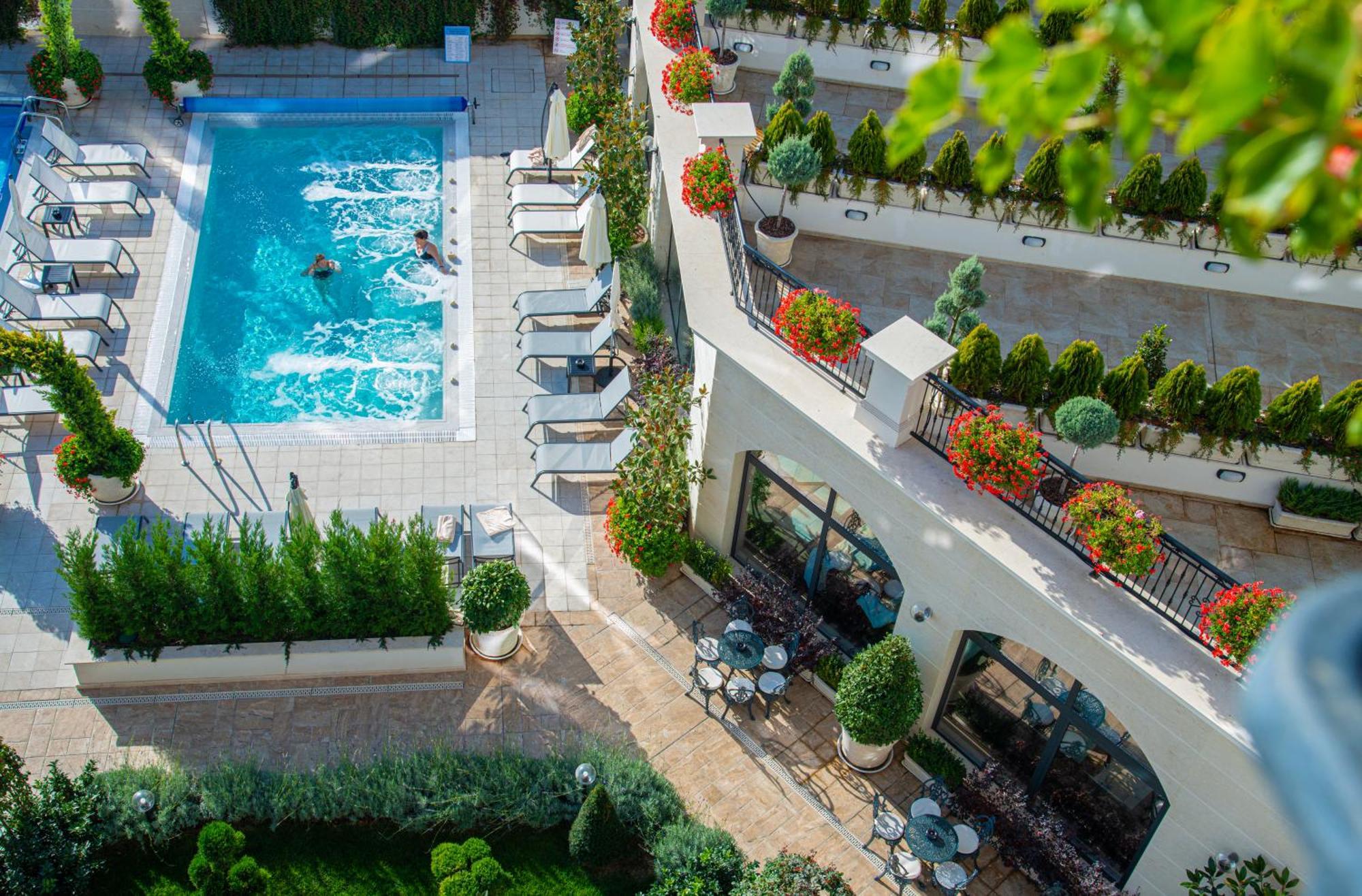 Casa Di Fiore Spa And Medical Hotel, Mineral Pools & Private Beach Kranevo Luaran gambar The pool at the hotel