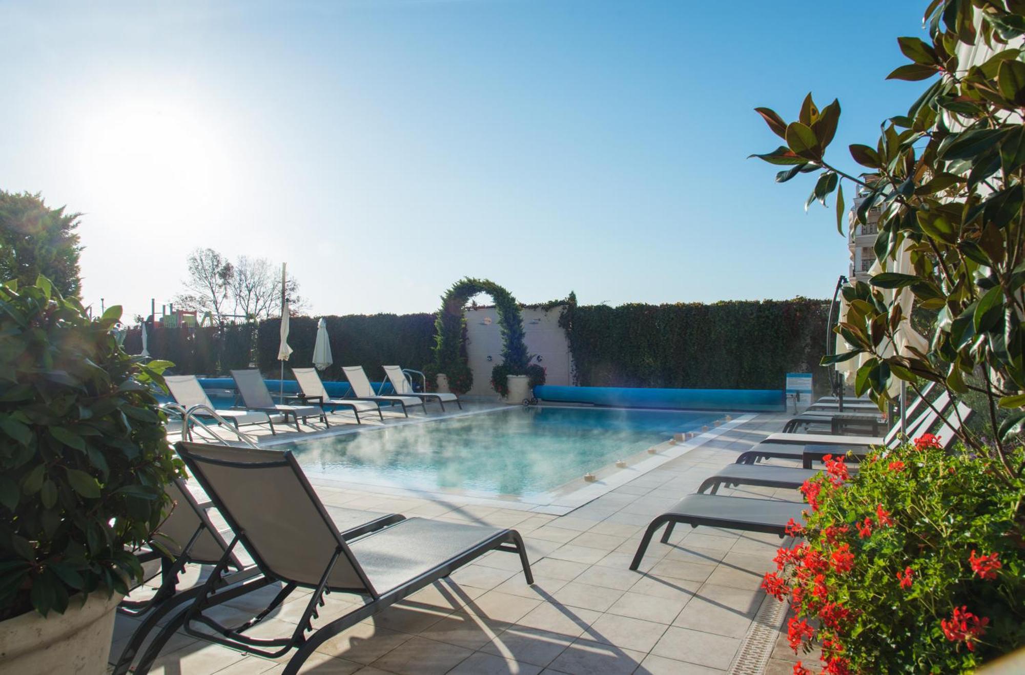 Casa Di Fiore Spa And Medical Hotel, Mineral Pools & Private Beach Kranevo Luaran gambar The pool at the hotel